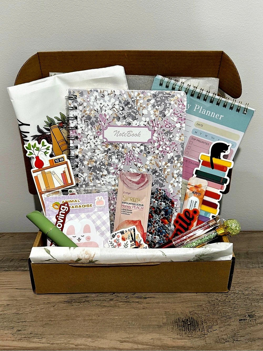 Reading-Themed Gift Box Set in White & Brown NWT
